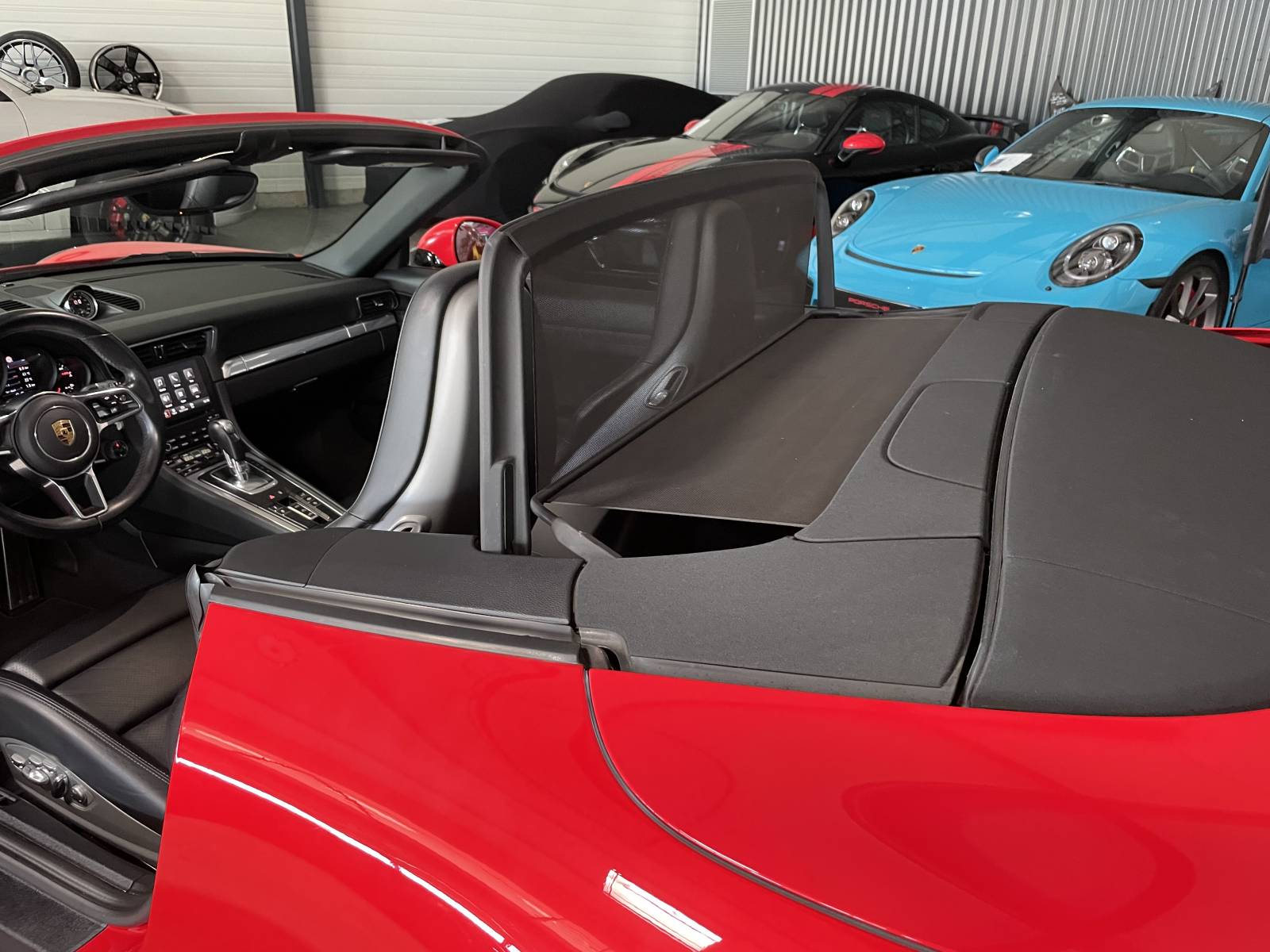 Confort parfait des sièges en cuir de la Porsche 911 991 Carrera 4S, visible chez MY DREAM CAR, axe Hérault - Montpellier.