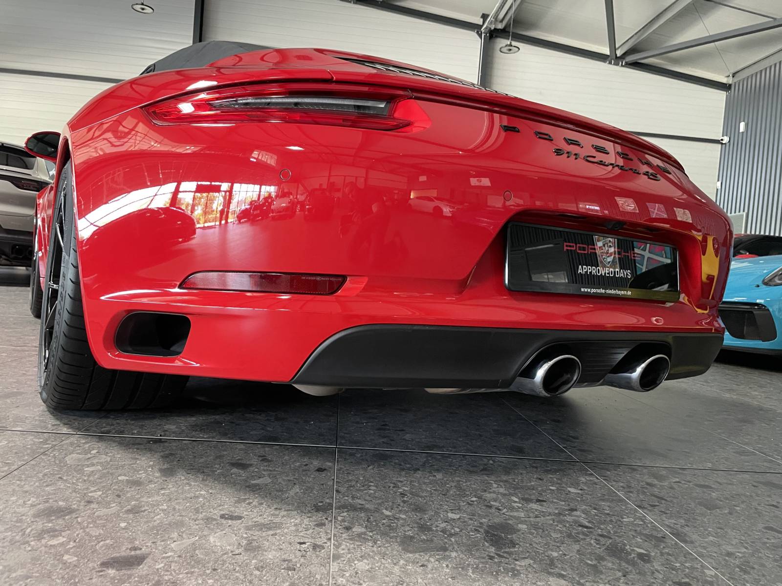 Double sortie d'échappement sport de la Porsche 911 991 Carrera 4S chez MY DREAM CAR, spécialiste Montpellier Hérault.