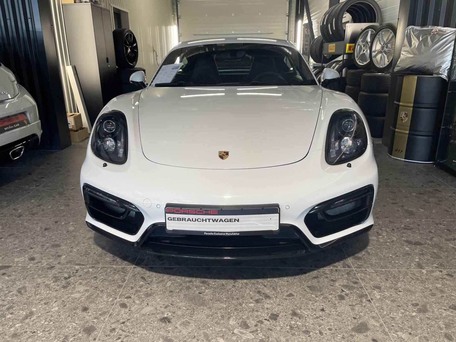 Robe agressive et Pack Design exclusif sur ce Porsche Cayman 981 GTS 3.4 PDK d'occasion près d'Avignon.