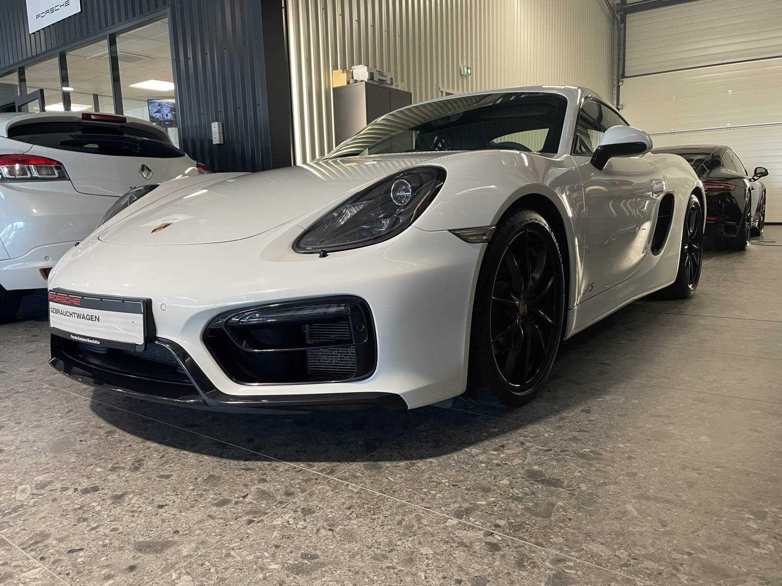 Silhouette athlétique avec Pack Design sur ce Porsche Cayman 3.4 GTS d'occasion près d'Avignon.
