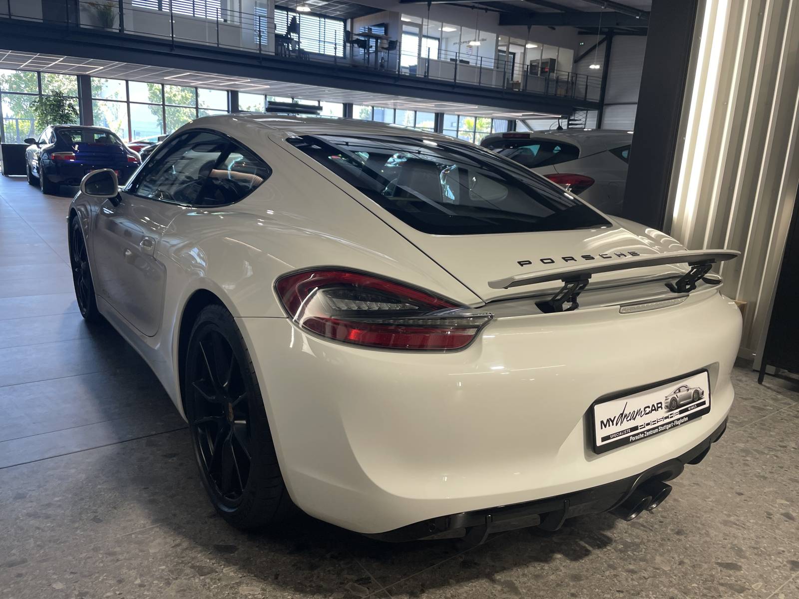 Vue arrière musclée du Porsche Cayman Phase 2 GTS 3.4 en vente près d'Avignon chez MY DREAM CAR.
