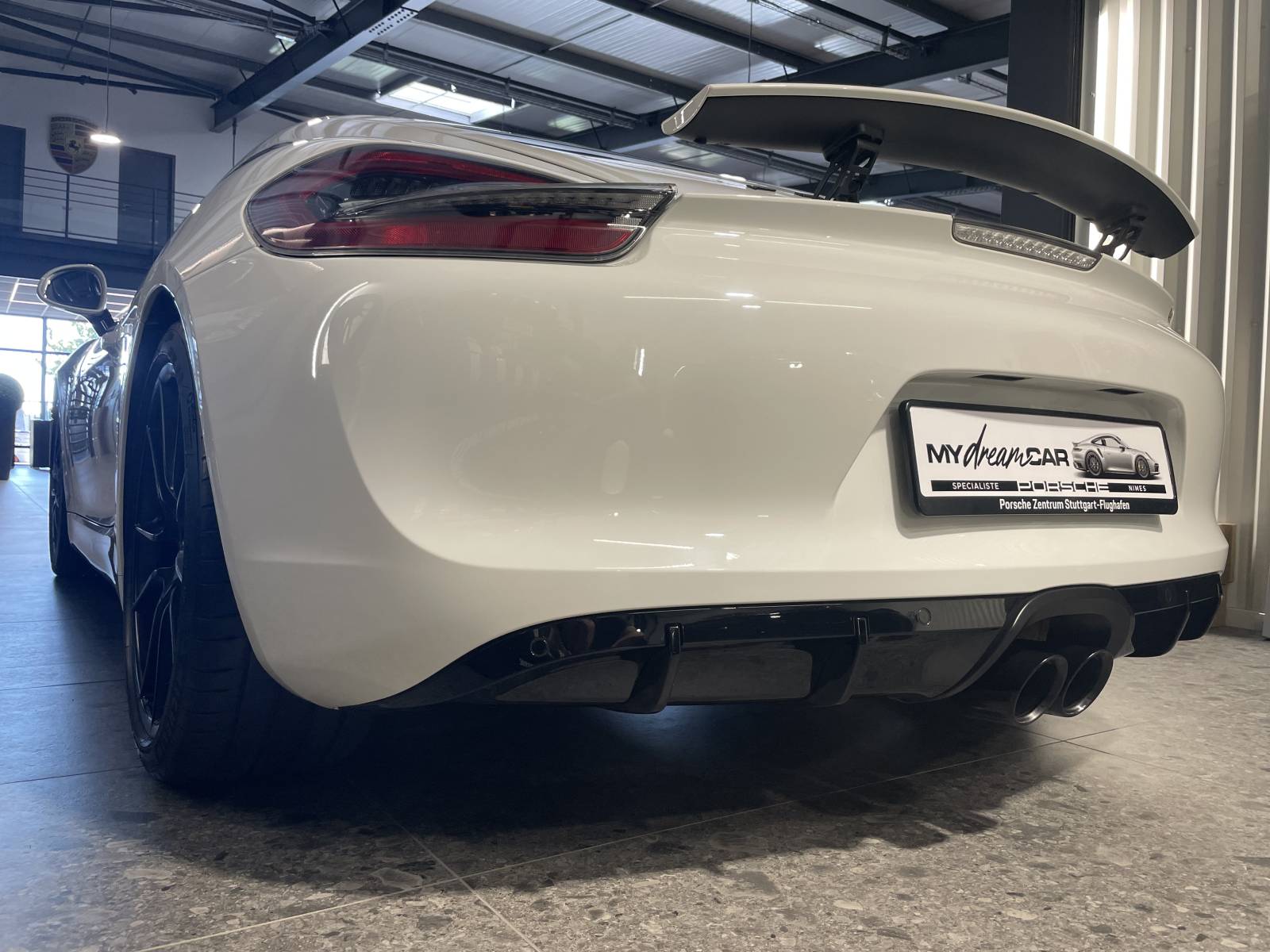 Silhouette athlétique et sportive du Porsche Cayman Phase 2 GTS disponible chez MY DREAM CAR dans le Vaucluse.