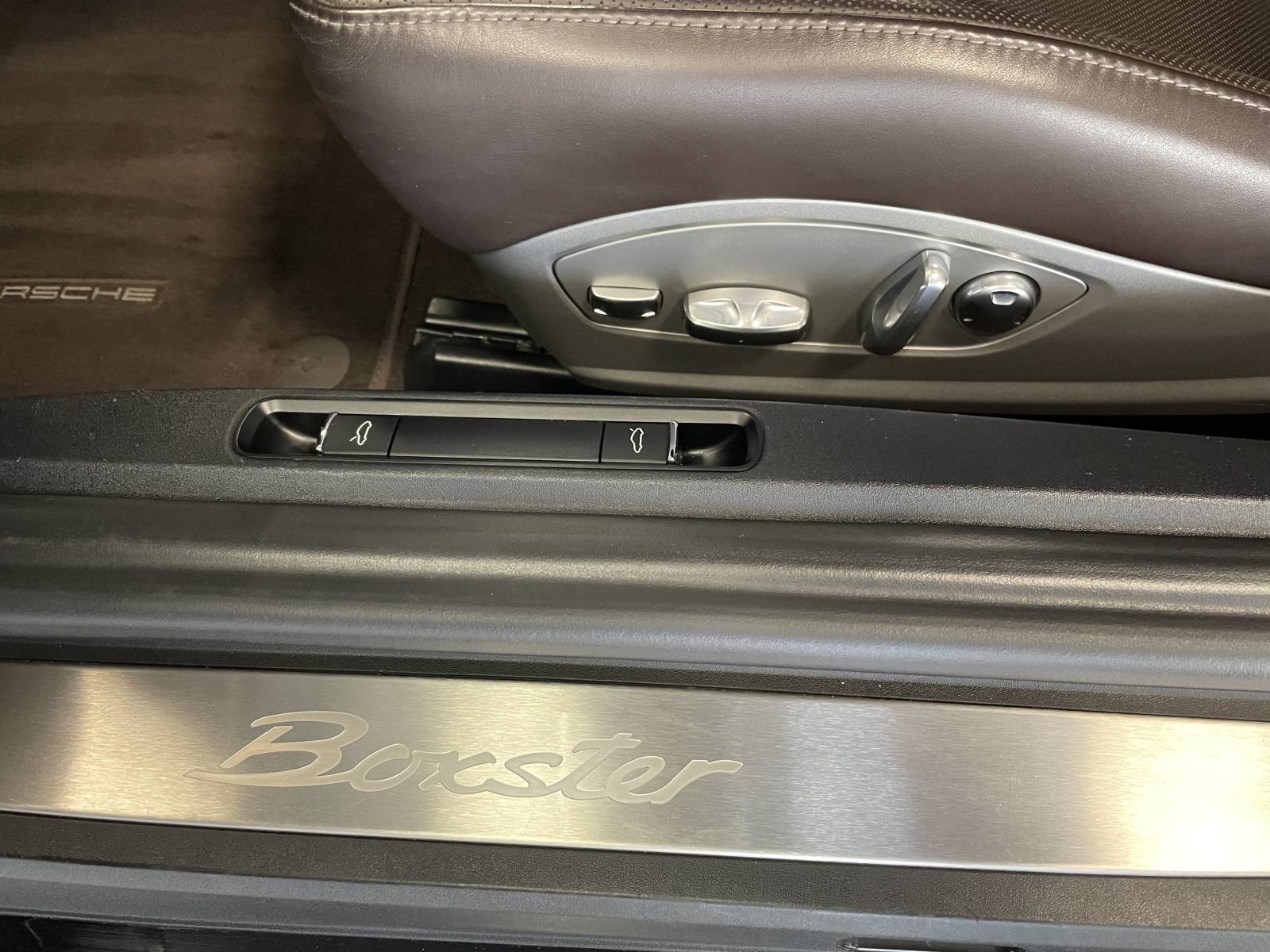  Offrez-vous une escapade inoubliable au volant d'une Porsche Boxster 981 à Nîmes