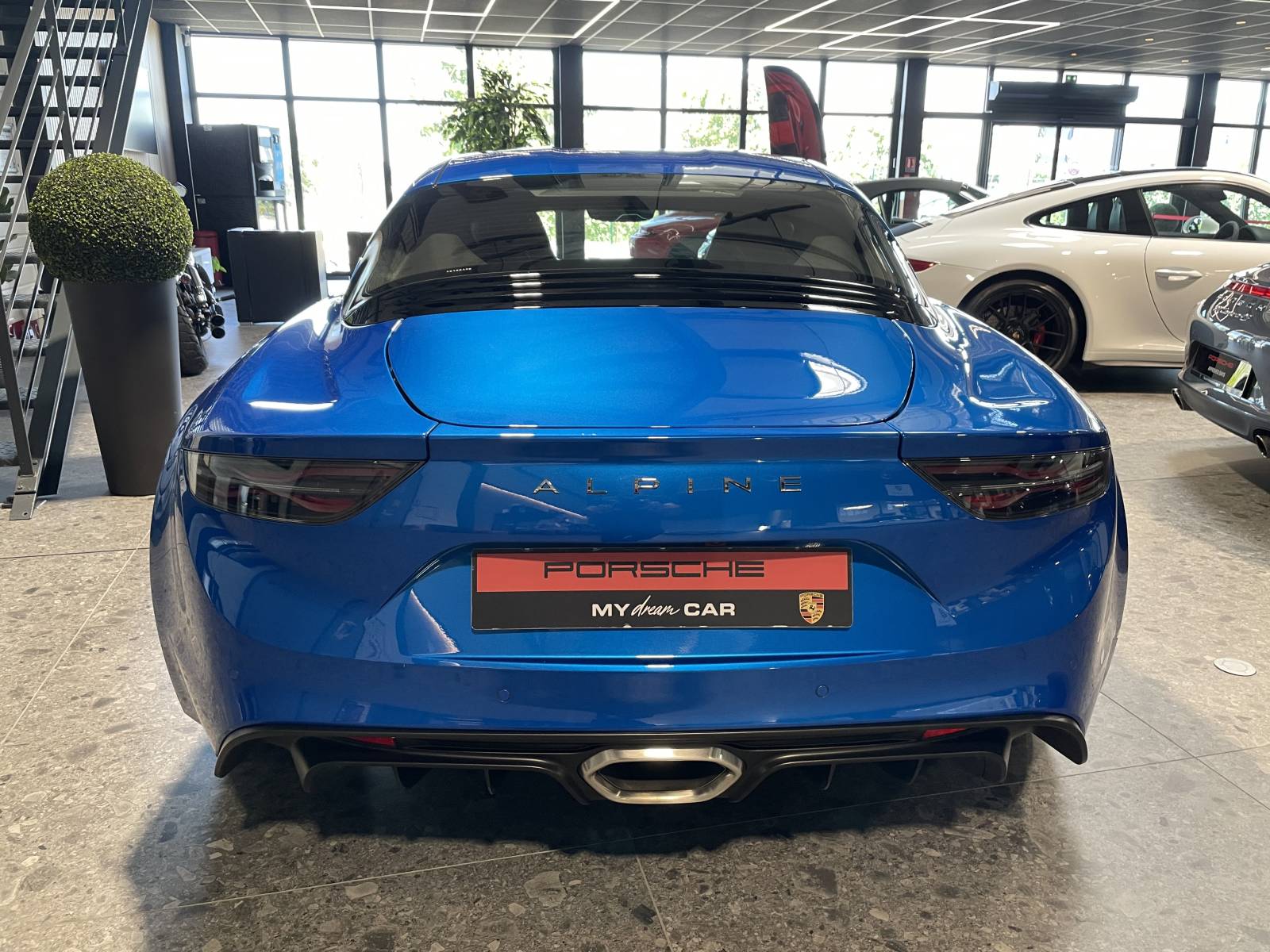 Focus sur l'arrière de cette Alpine A110 II 1.8 T 250 en finition Pure d'occasion à la vente à Nîmes dans le Gard à retrouver chez MY DREAM CAR.