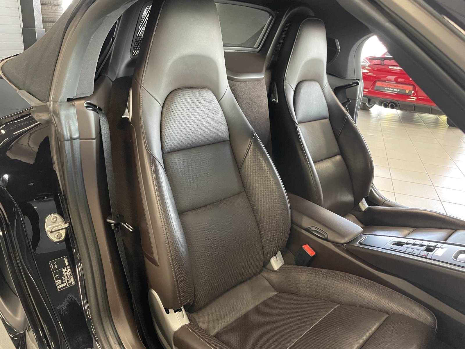 Ne ratez pas cette Porsche Boxster 981 disponible à Nîmes