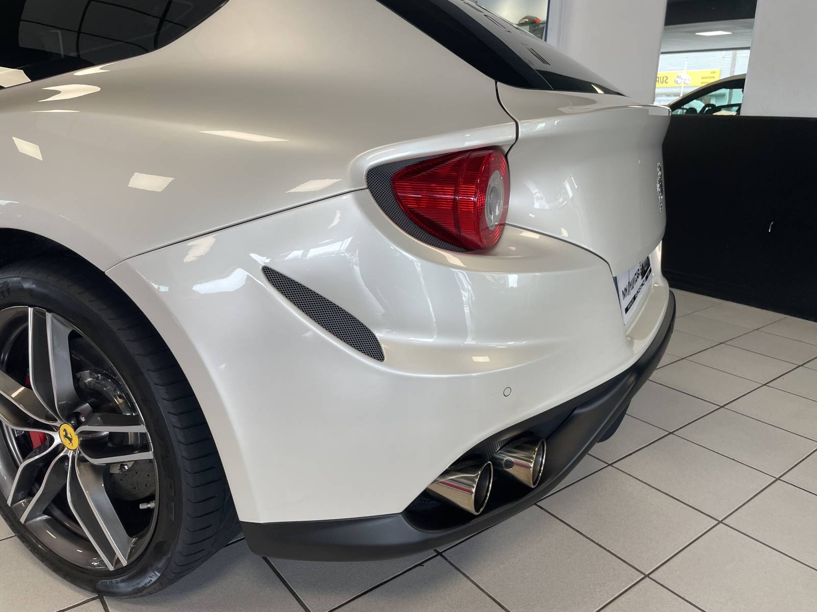 La Ferrari FF : Une œuvre d'art automobile  