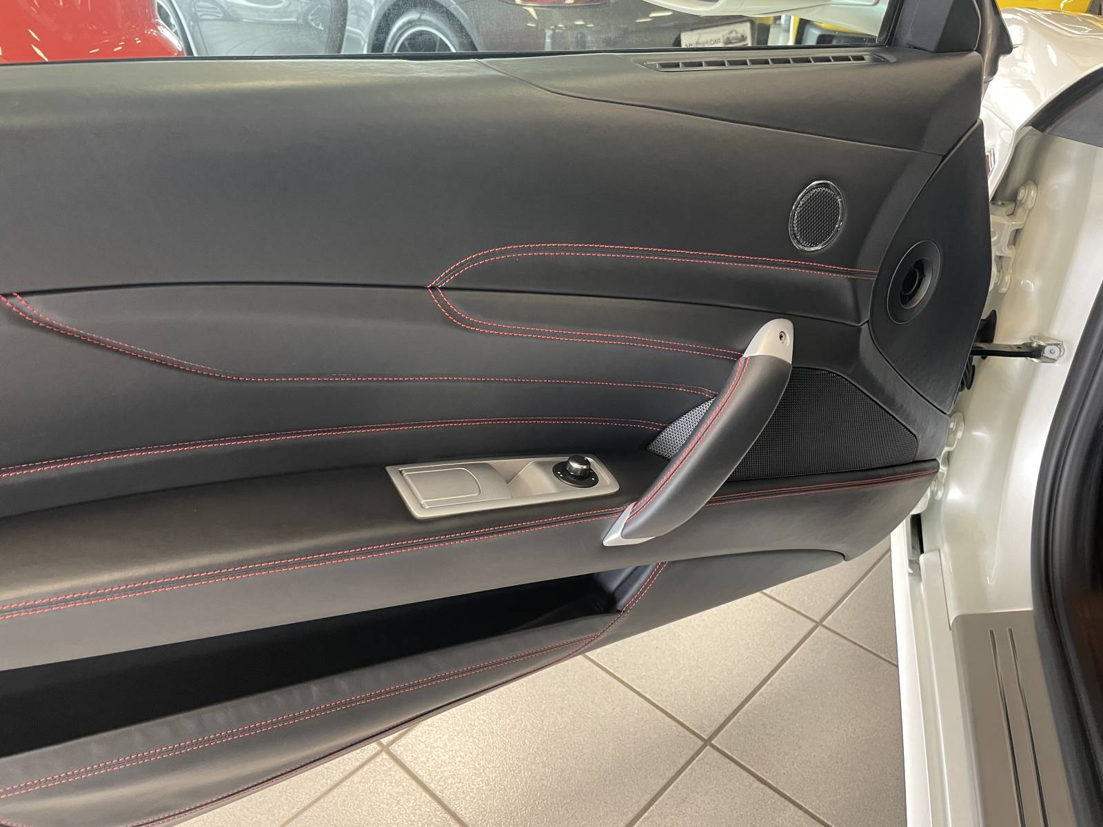 Découvrez le plaisir de conduire une Ferrari FF