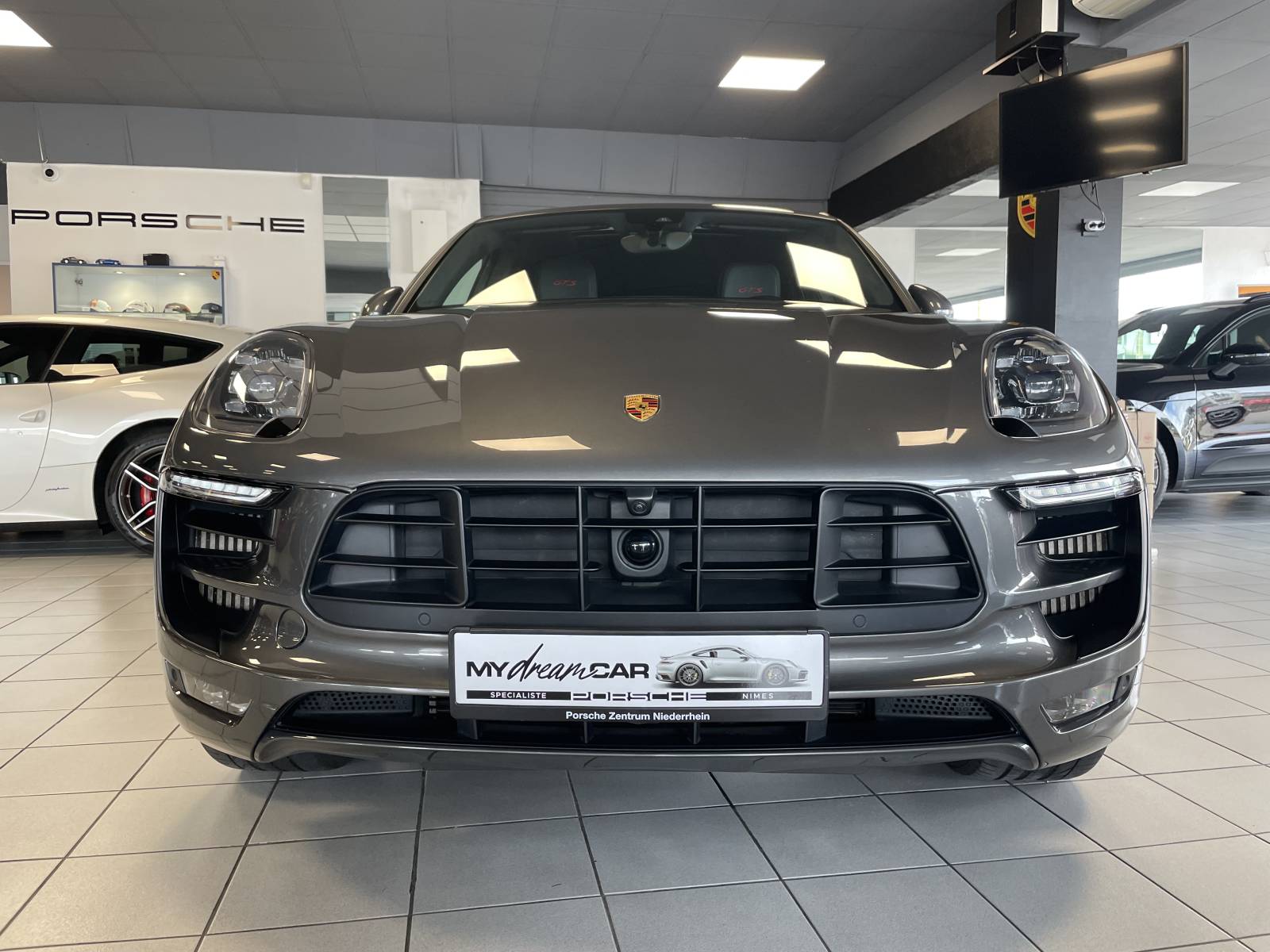 Découvrez le monde autrement : Le Macan, votre passeport pour l'aventure.