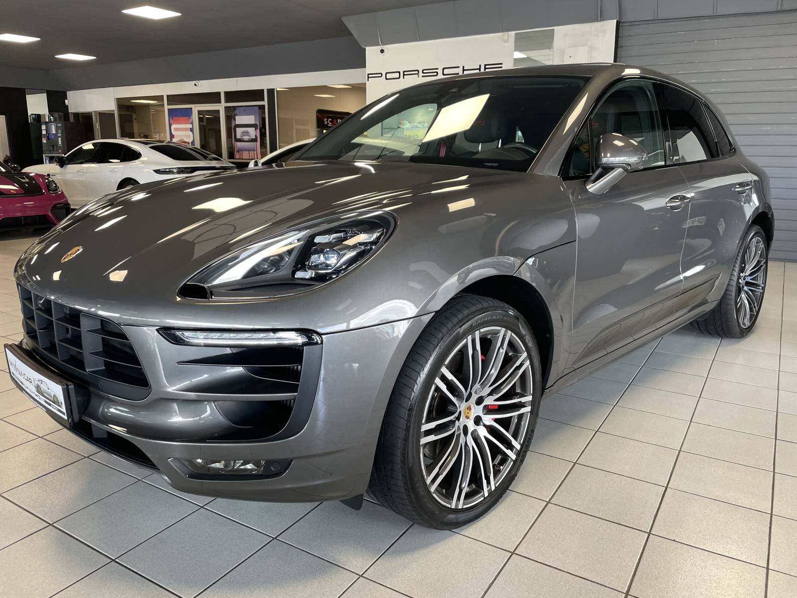 Un design athlétique, un intérieur luxueux : Le Macan, l'incarnation du savoir-faire Porsche.