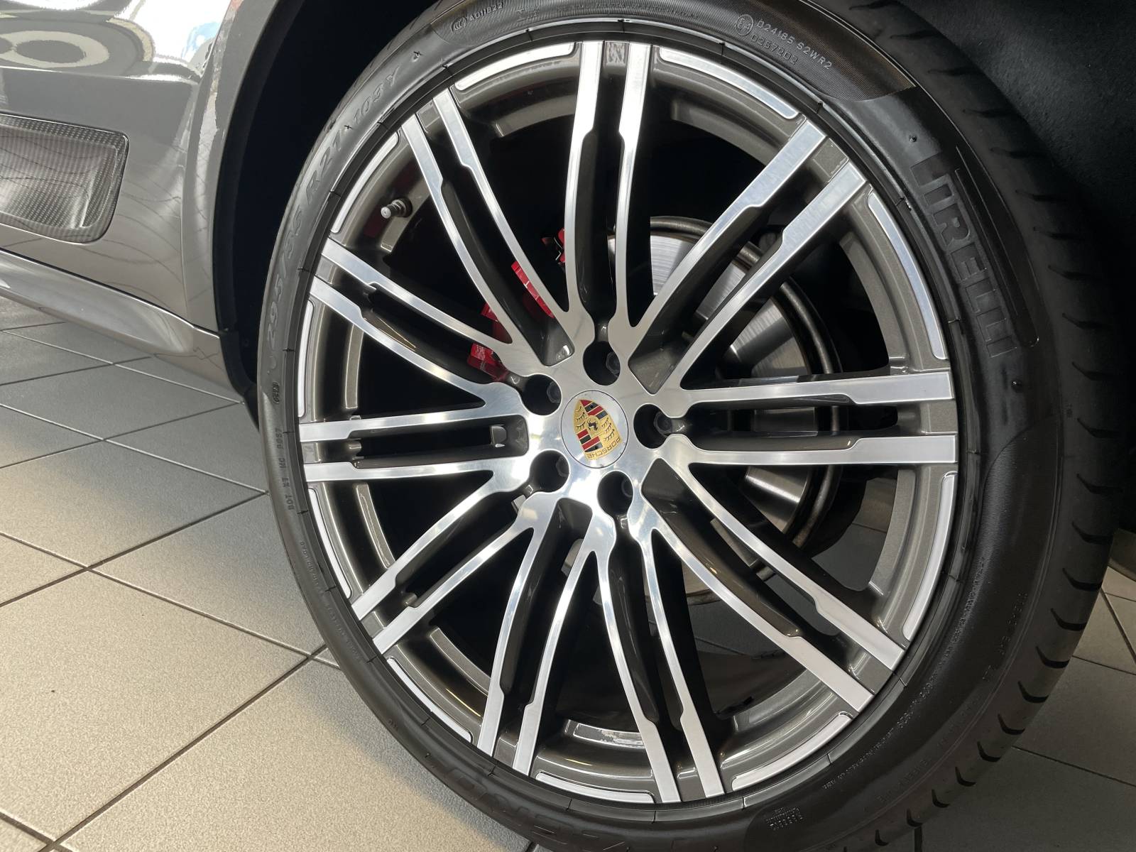 Osez l'aventure : Partez à la conquête de la route avec le Macan.