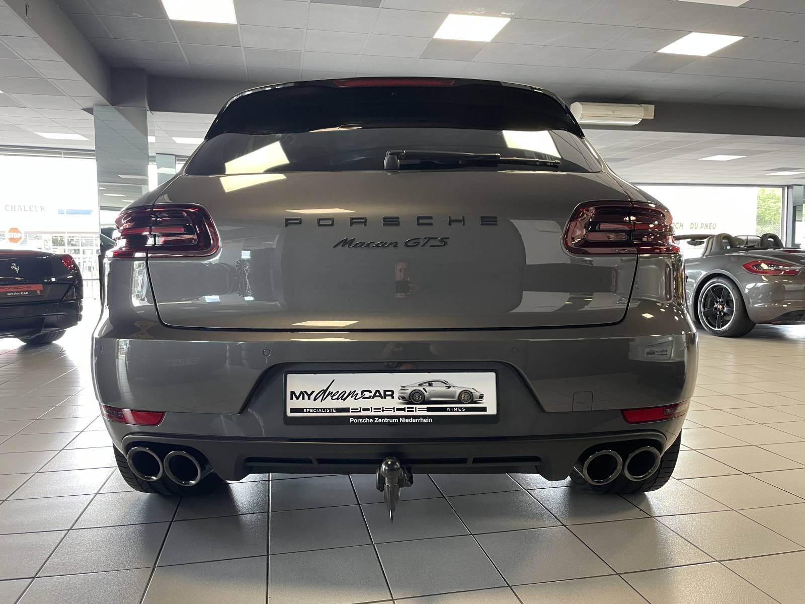  Vivez l'expérience Porsche : Prenez le volant du Macan.