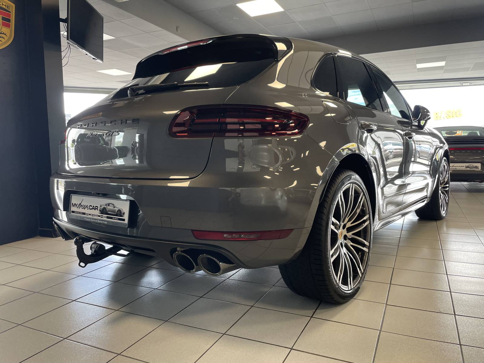 Sensations fortes garanties au volant du Porsche Macan.