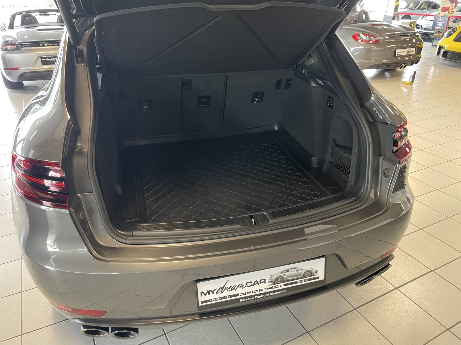 Le Macan : Un SUV d'exception qui ne laissera personne indifférent.