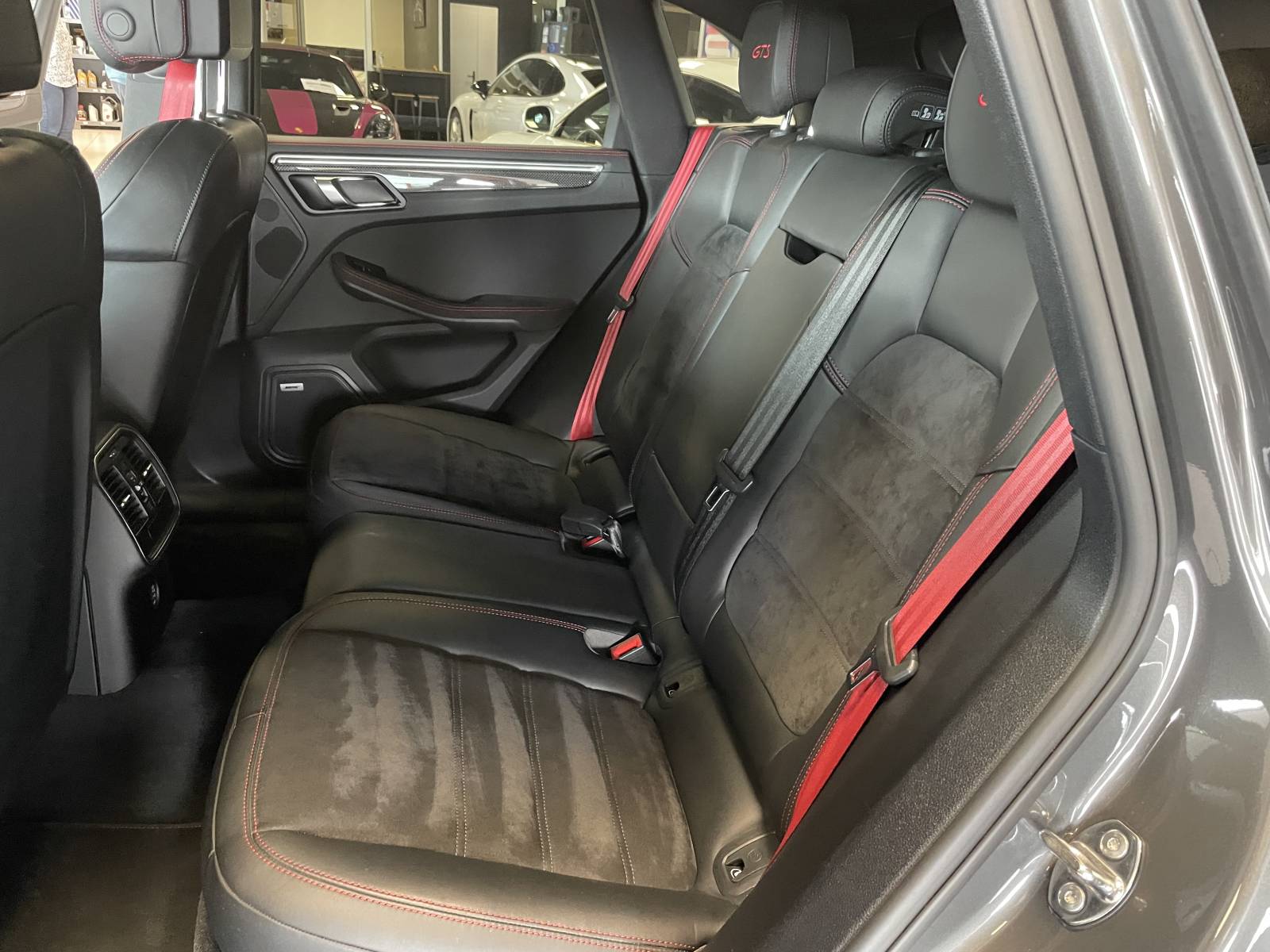 Découvrez le plaisir de conduire un Porsche : Optez pour le Macan.