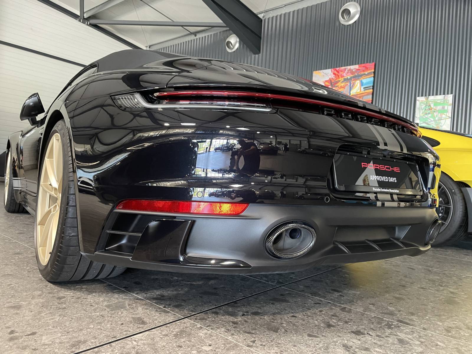 Fiabilité mécanique et rigueur de fabrication caractérisent cette PORSCHE 911 CARRERA 4S TYPE 992 CABRIOLET d'occasion à la vente près de Montpellier dans l'Hérault.