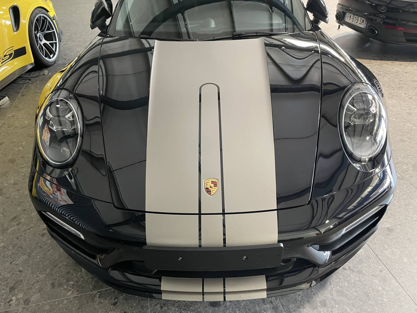 Zoom sur la face avant de cette PORSCHE 911 CARRERA 4S TYPE 992 CABRIOLET d'occasion à la vente près de Montpellier dans l'Hérault.