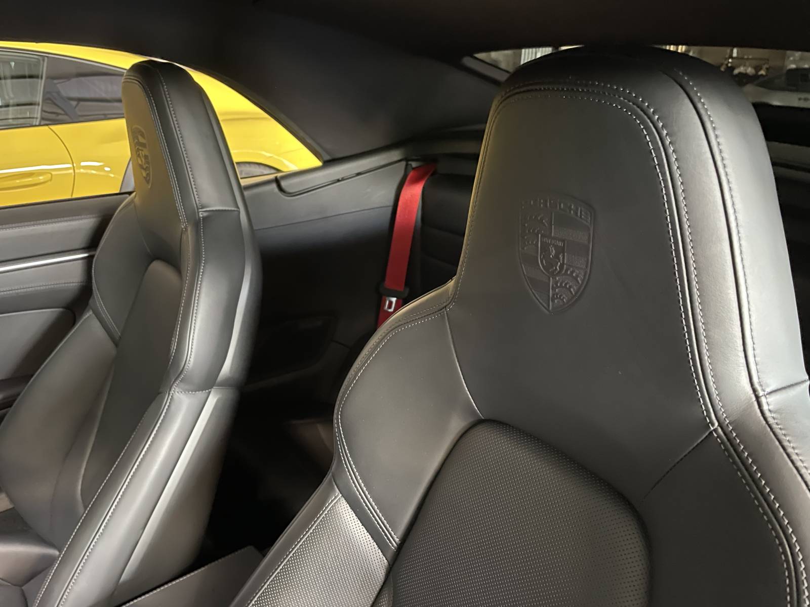 Sellerie cuir haut de gamme pour cette PORSCHE 911 CARRERA 4S TYPE 992 CABRIOLET d'occasion à la vente près de Montpellier dans l'Hérault.