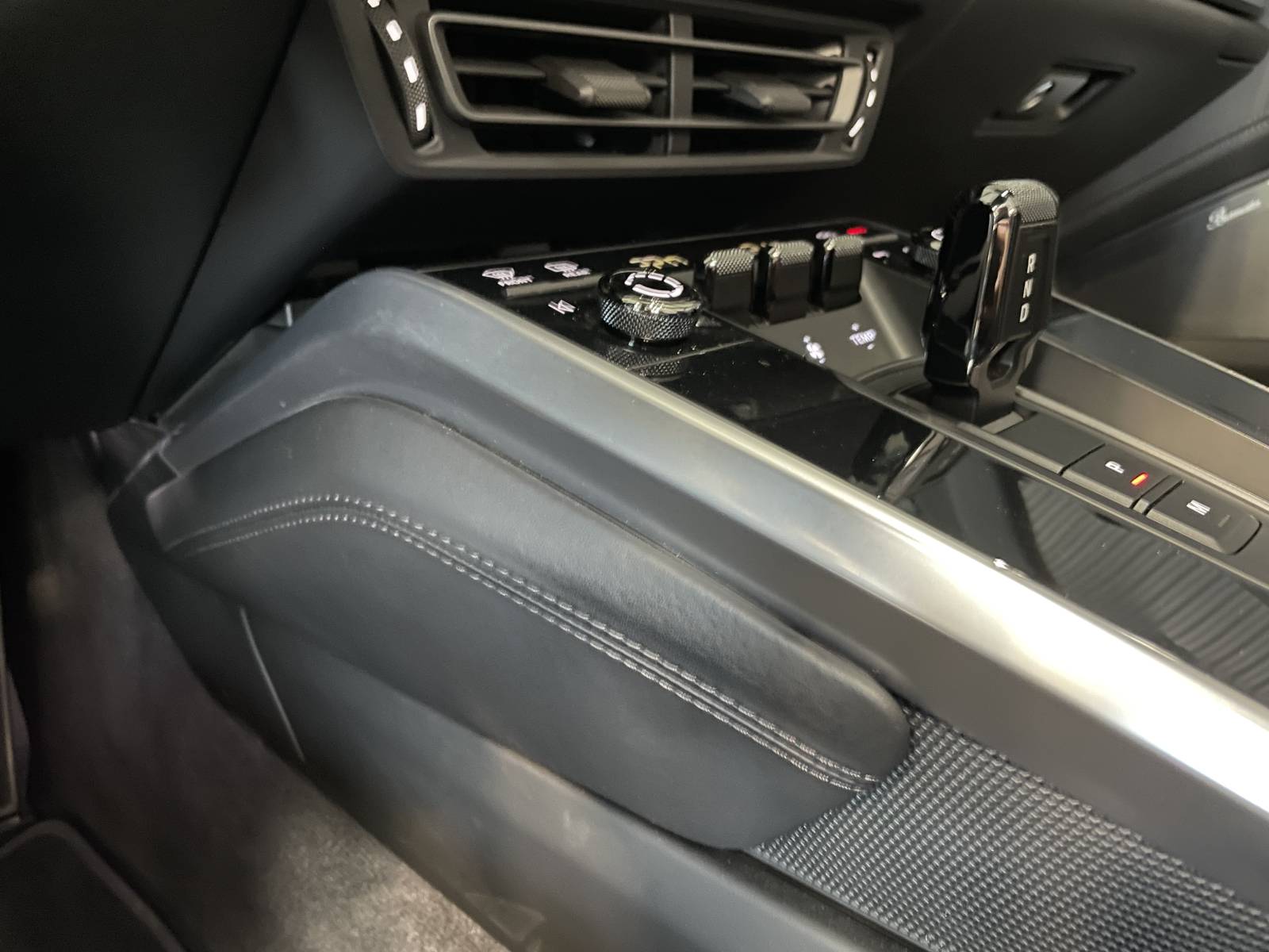 Une perle rare à découvrir en concession : la PORSCHE 911 CARRERA 4S TYPE 992 CABRIOLET d'occasion à la vente près de Montpellier dans l'Hérault.