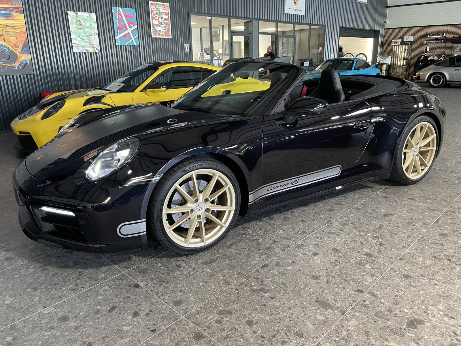 Version découvrable pour cette PORSCHE 911 CARRERA 4S TYPE 992 CABRIOLET d'occasion à la vente près de Montpellier dans l'Hérault.