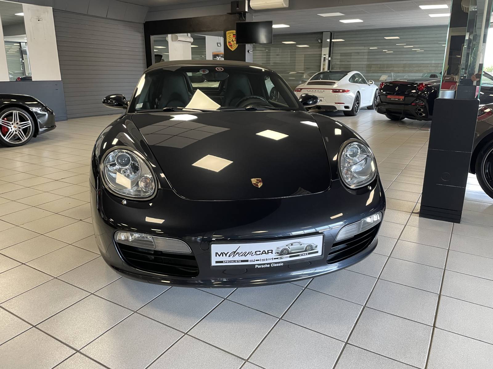  Vivez l'expérience Porsche inoubliable avec ce Boxster II 987 d'occasion disponible à Nîmes.
