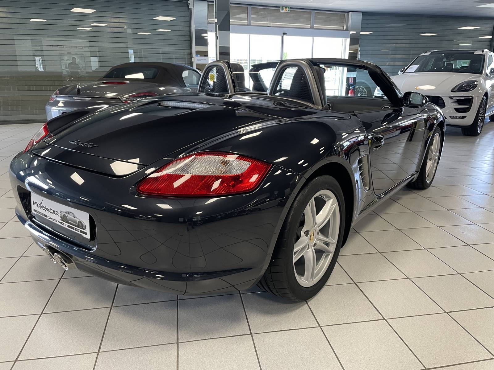 Ce Porsche Boxster II 987 d'occasion à Nîmes est un véritable joyau pour les amateurs de voitures de sport.