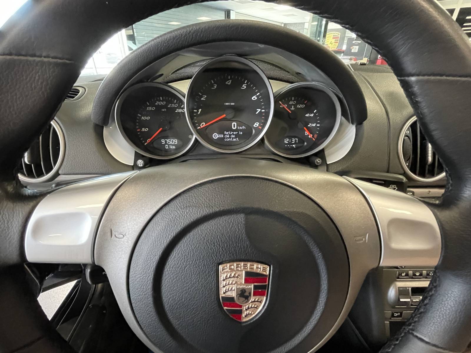 Libérez votre esprit d'aventure avec ce Porsche Boxster II 987 d'occasion à Nîmes.