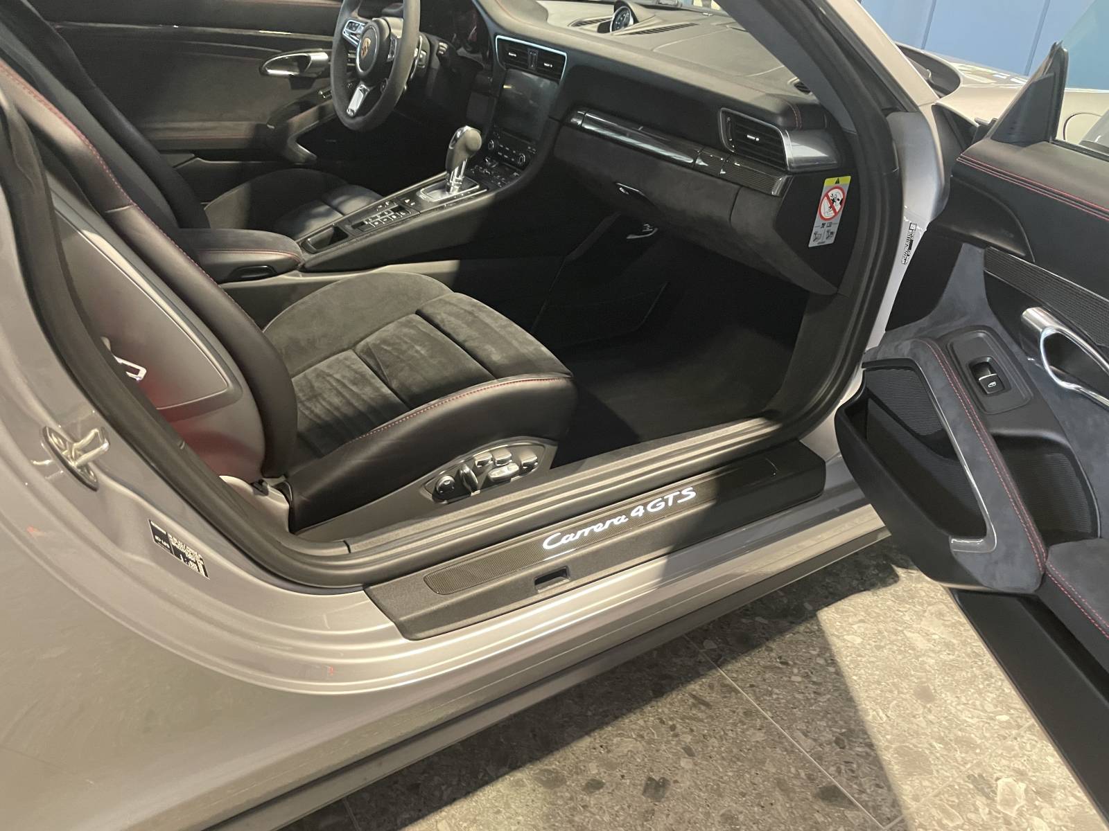 Porsche 991 Carrera 4 GTS: Motorisation puissante, tenue de route exceptionnelle.
