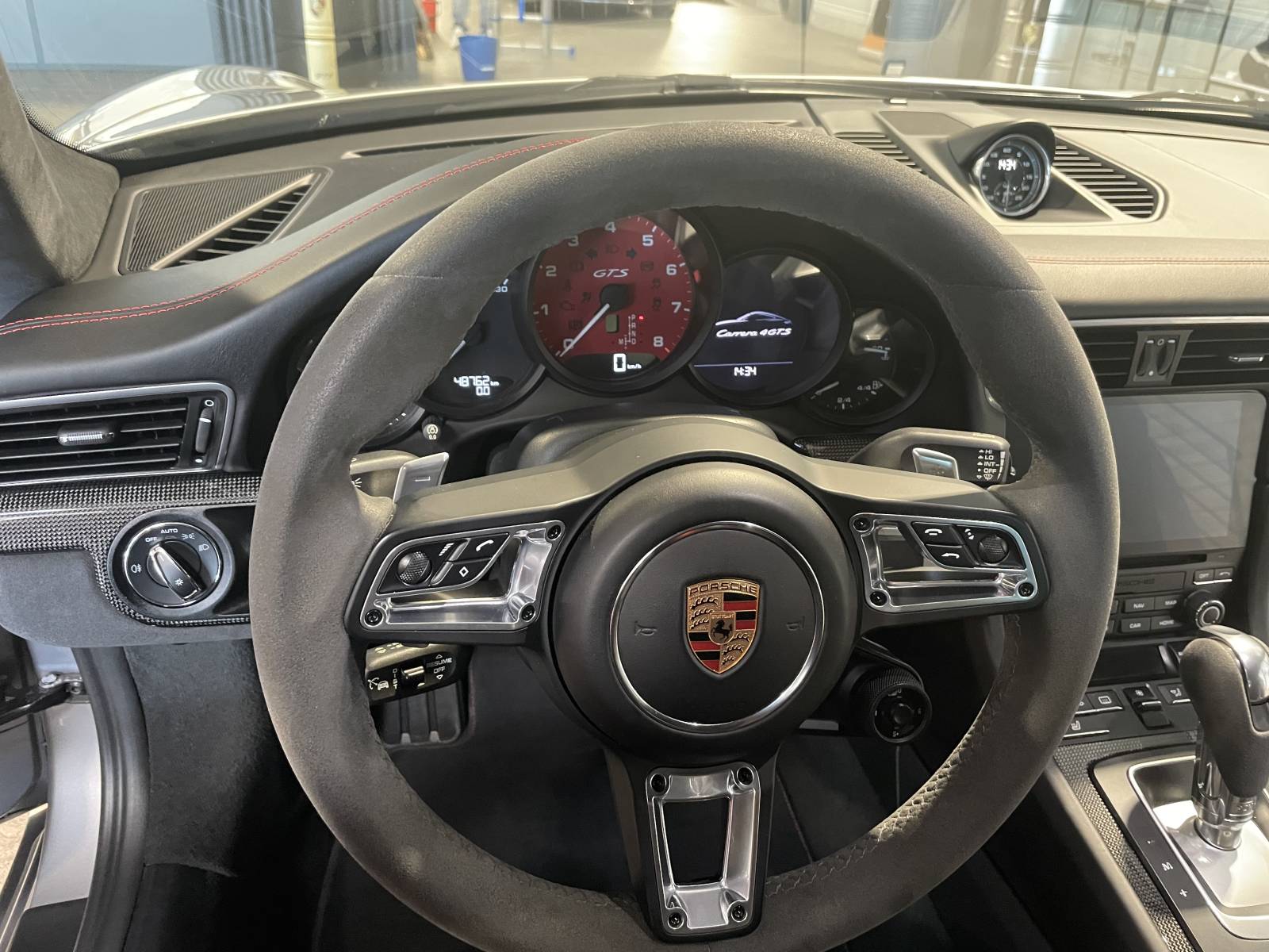 Options sportives: Porsche 991 Carrera 4 GTS, une voiture de passionné.
