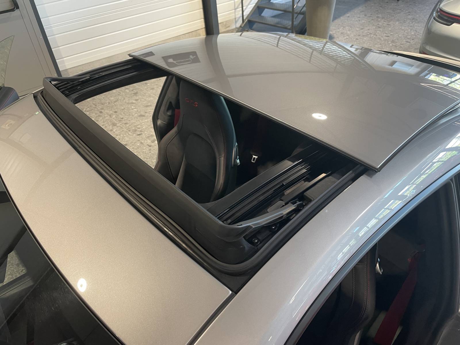 ntérieurs cuir: Porsche 991 Carrera 4 GTS, le confort et le sport réunis.