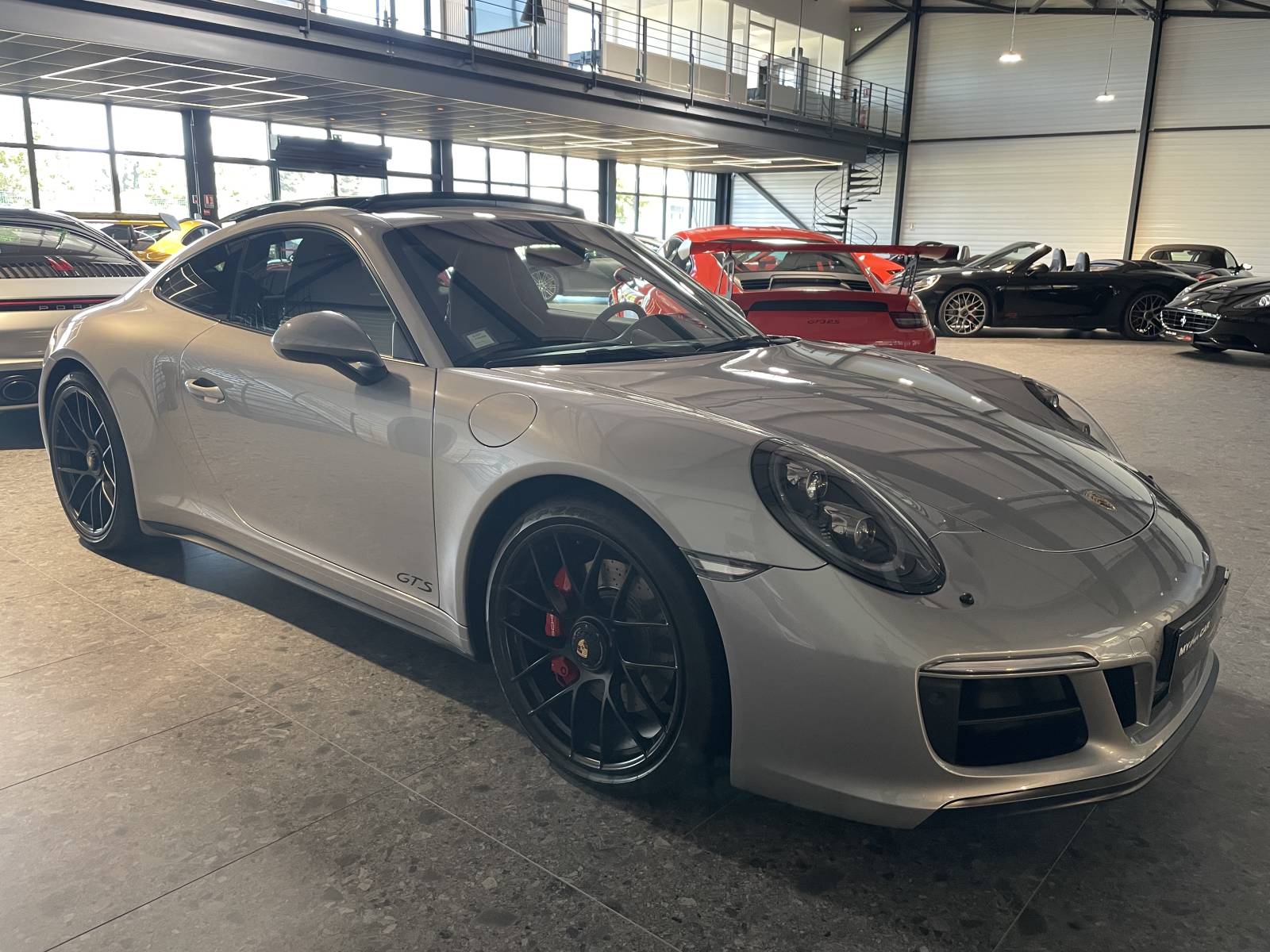 Entretien suivi: Porsche 991 Carrera 4 GTS prête à rouler.