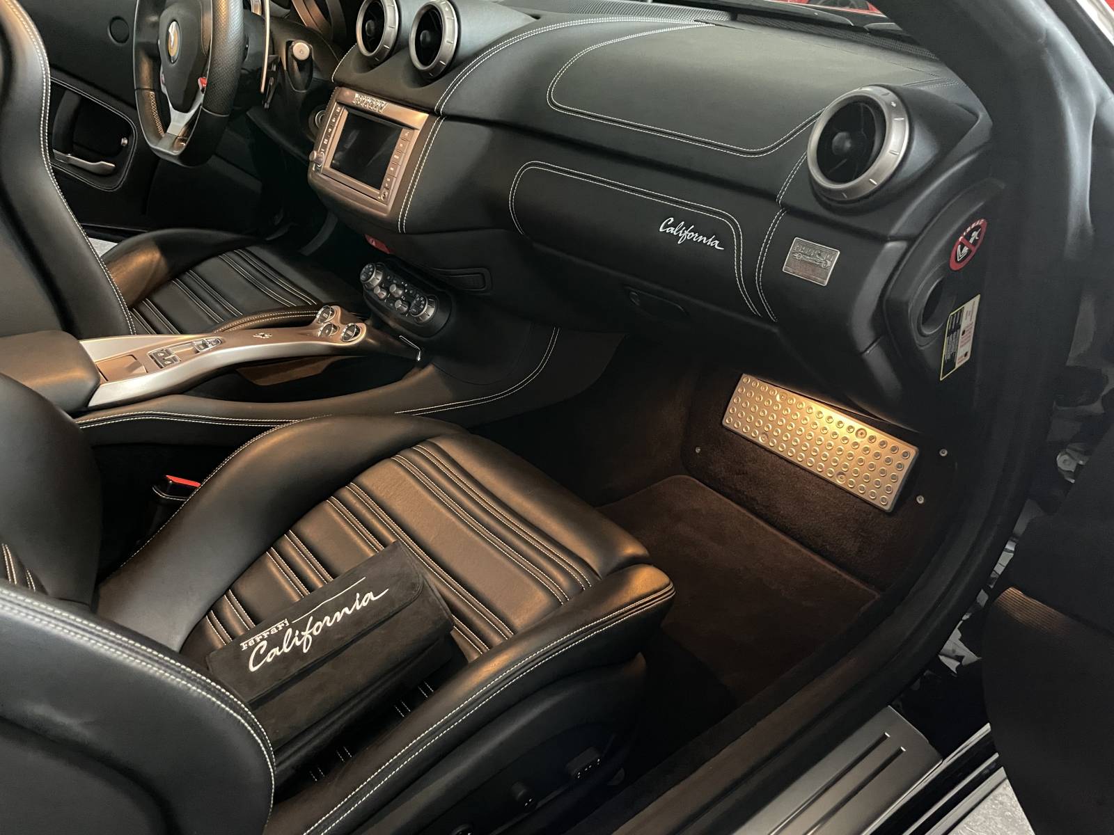 Amateurs de voitures de sport : Ferrari California à vendre