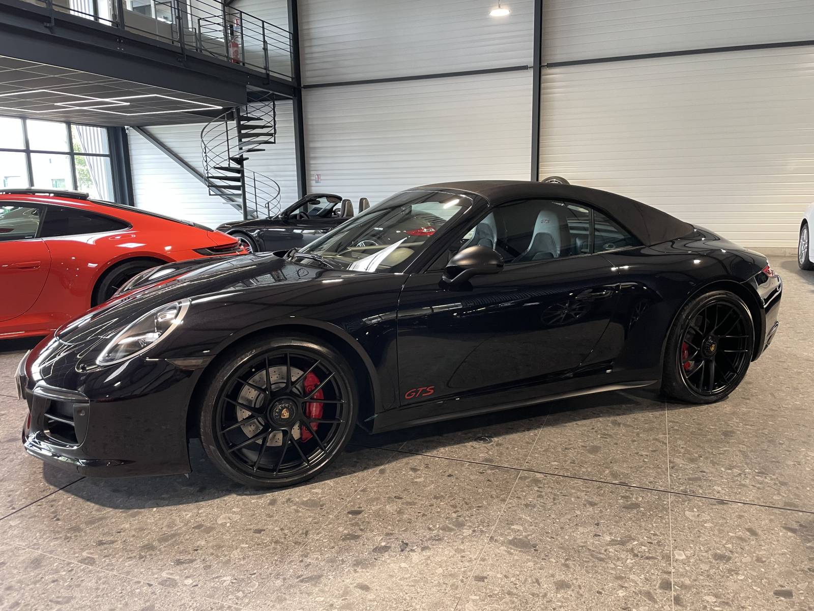Cabriolet Porsche 991 GTS : Le soleil, le vent dans les cheveux... et vous au volant !