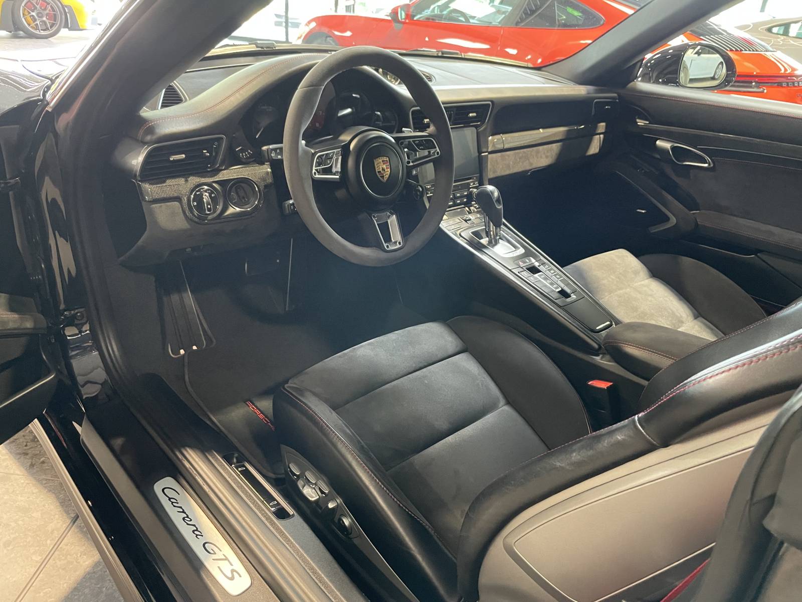 Prêt à rouler : Porsche 991 Carrera GTS Cabriolet, disponible immédiatement dans le Gard.