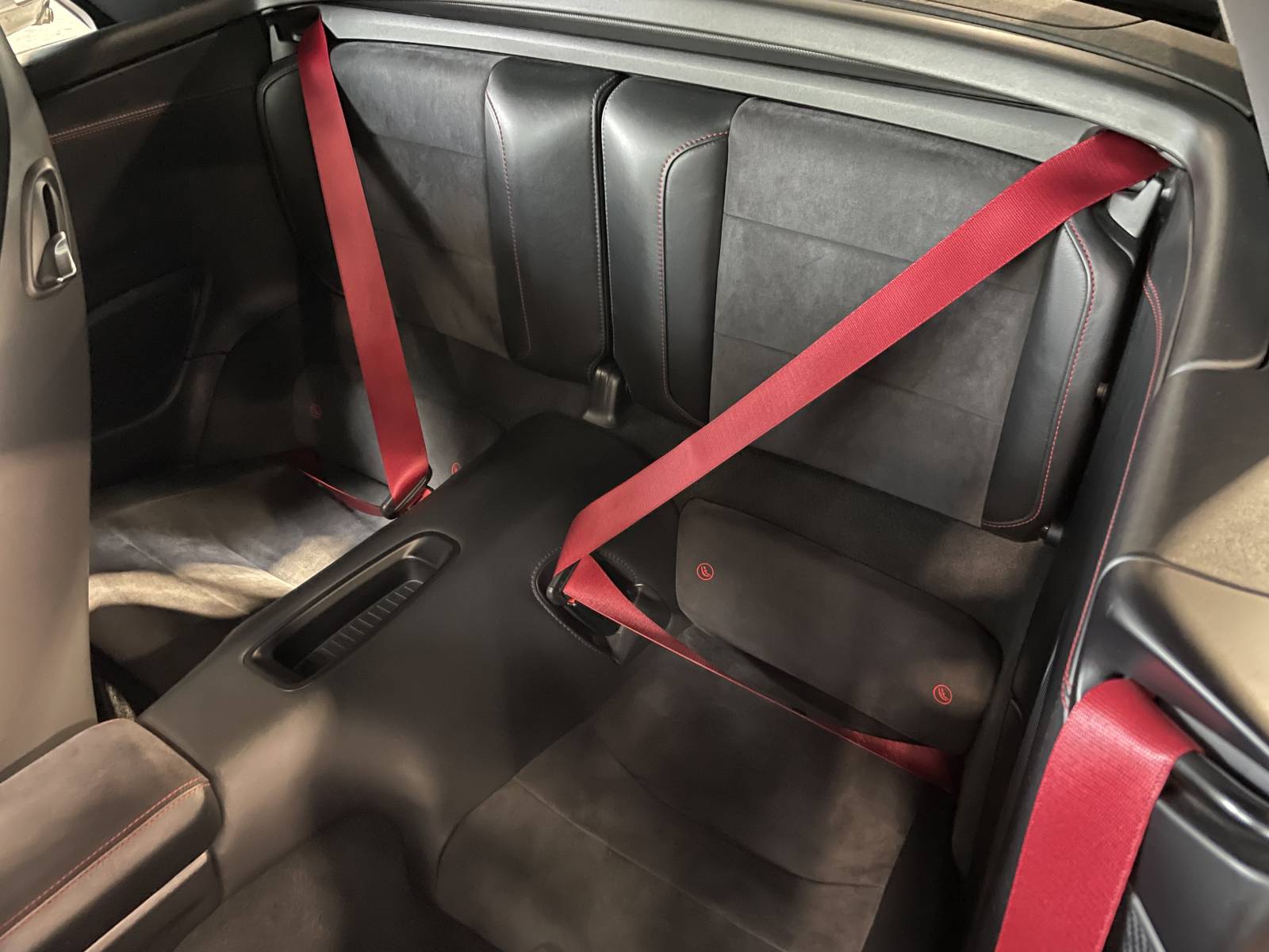 Équipements complets : Découvrez toutes les options de cette 991 GTS Cabriolet.