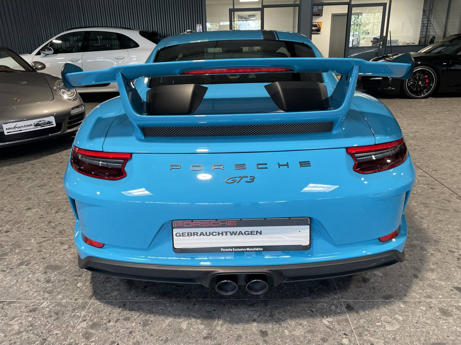 Zoom sur l’aileron arrière fixe emblématique de la gamme GT3.