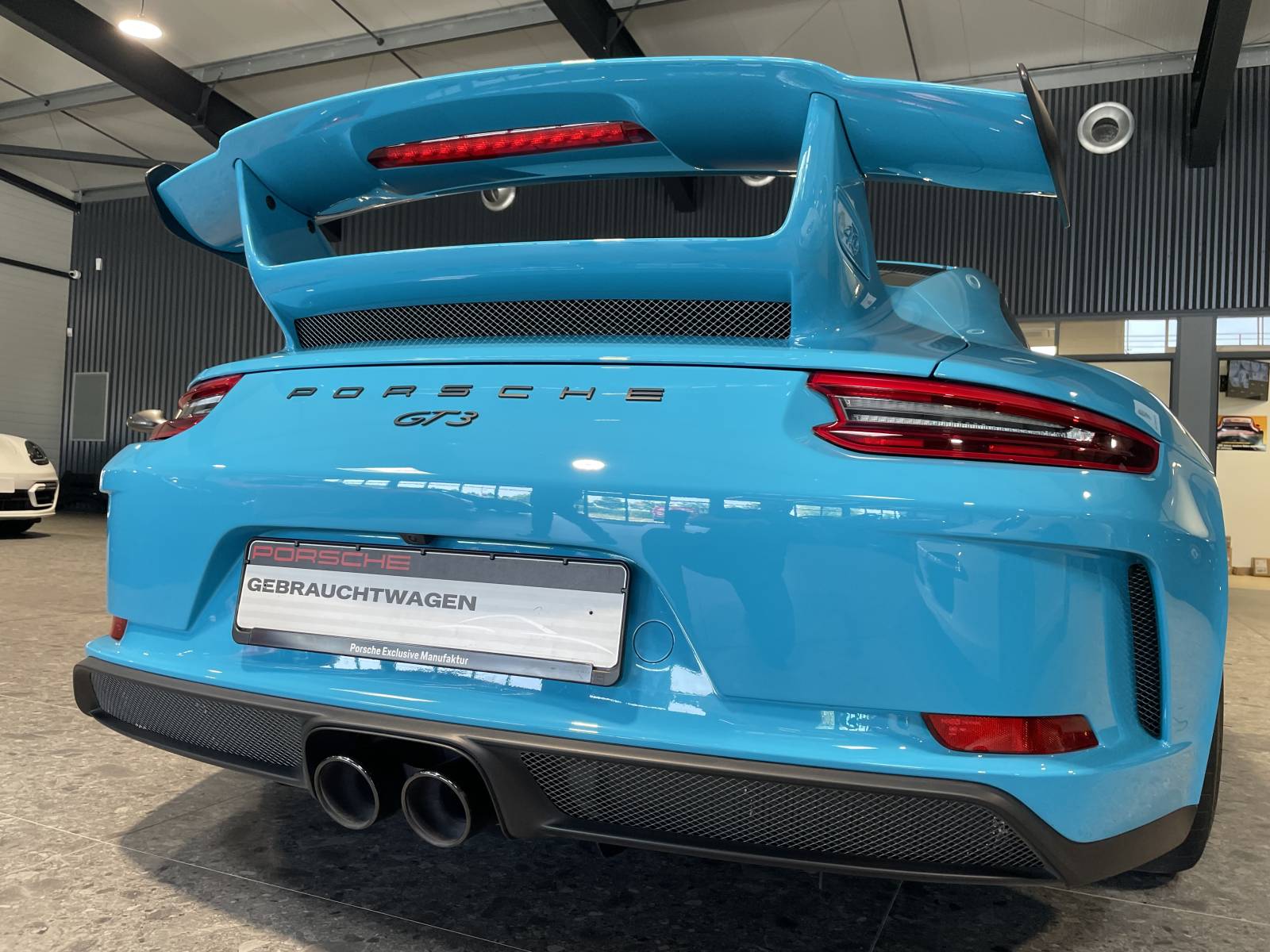 Zoom sur l’aileron arrière fixe emblématique de la gamme GT3.