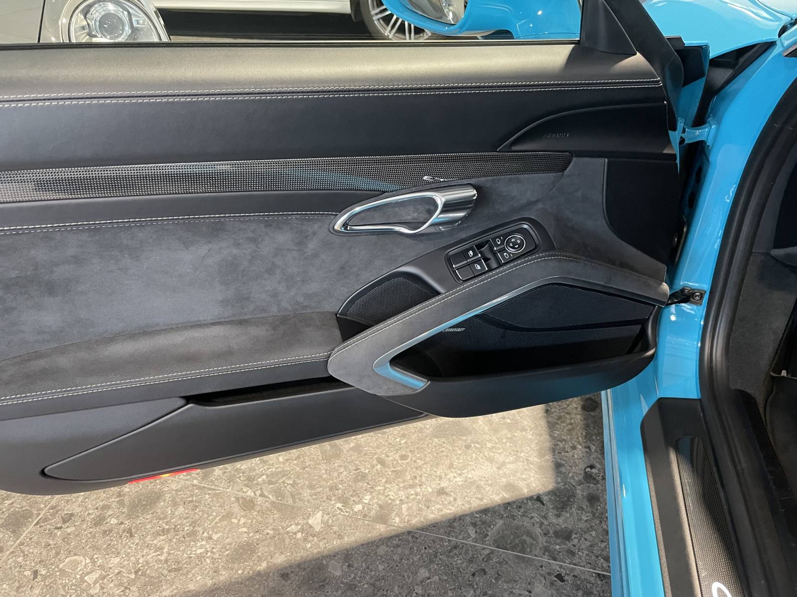 Système audio BOSE Surround Sound et écran tactile 7 pouces.