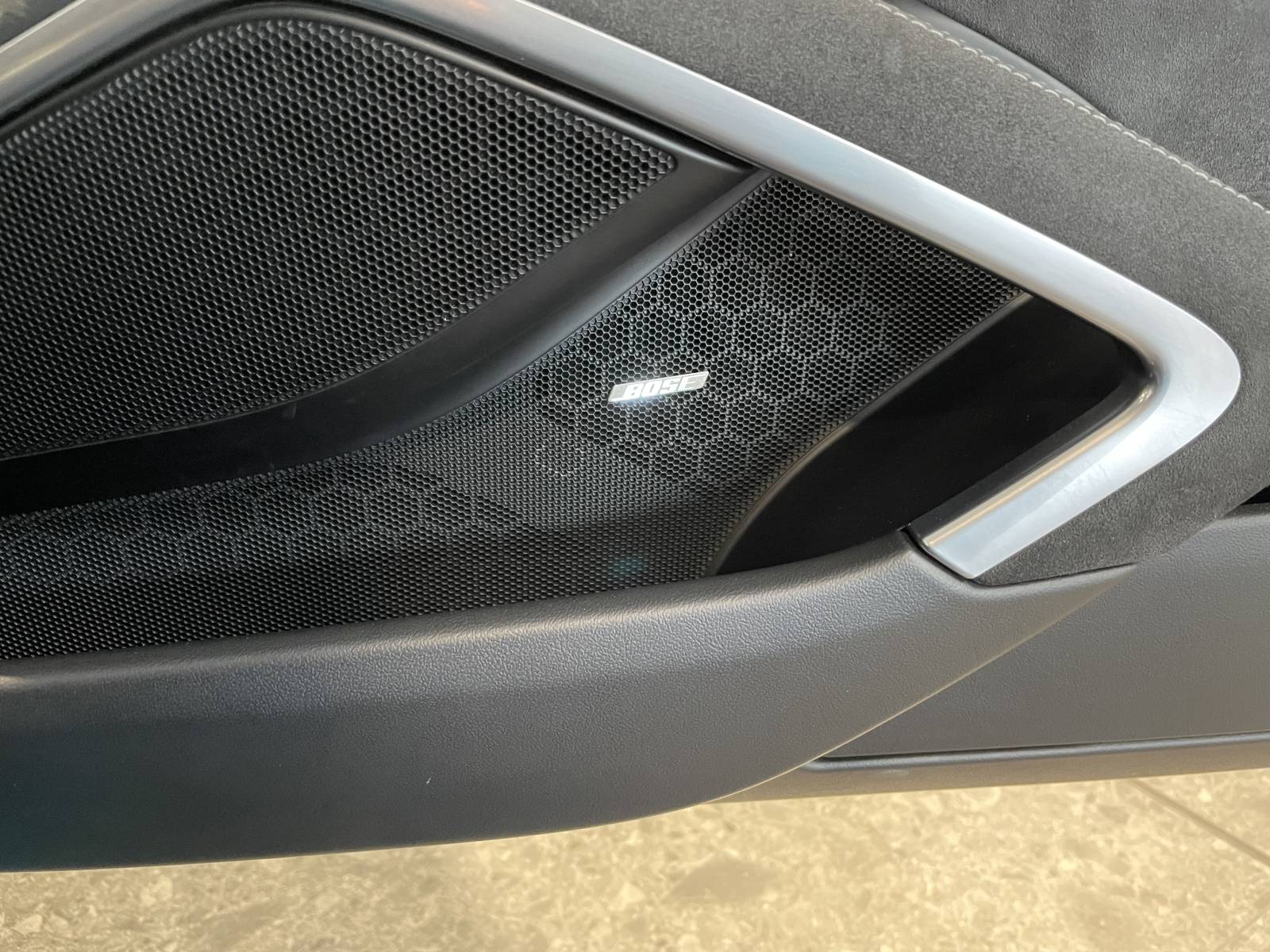 Système audio BOSE Surround Sound et écran tactile 7 pouces.