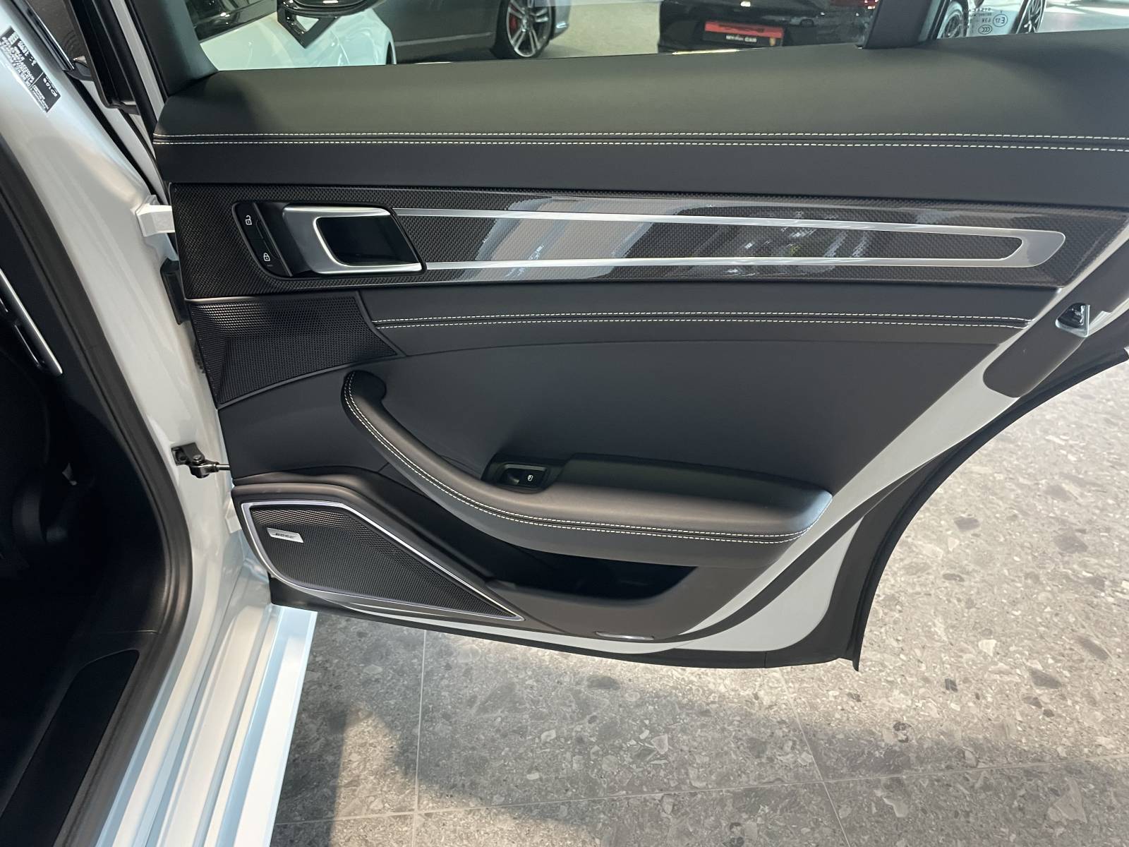 À vendre à Nîmes : Porsche Panamera Hybrid d'occasion.
