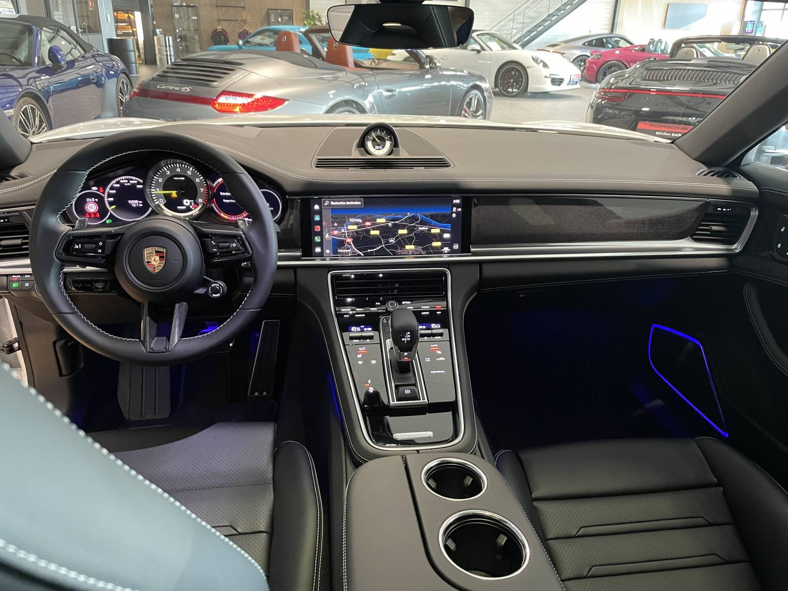 Panamera Hybrid : Prête à vous emmener partout.