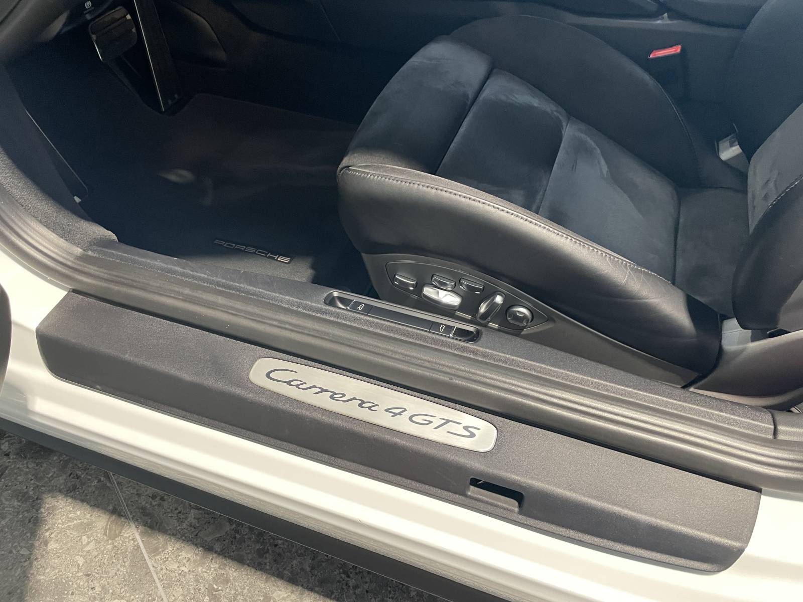 Pourquoi acheter une Porsche 991 Carrera 4 GTS ? Découvrez les options de cette occasion dans le Gard.