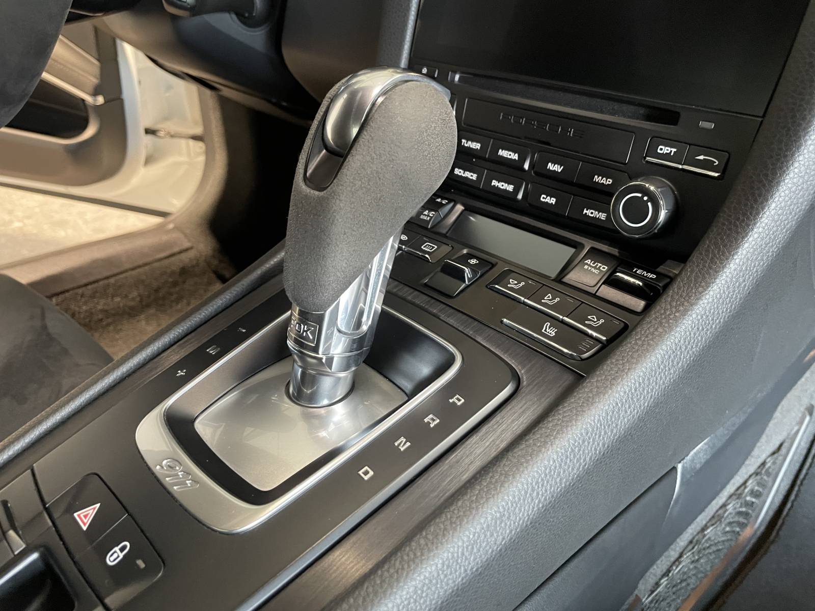 La PDK et les palettes au volant de la 991 Carrera 4 GTS : réactivité garantie pour votre prochain achat Porsche à Nîmes.