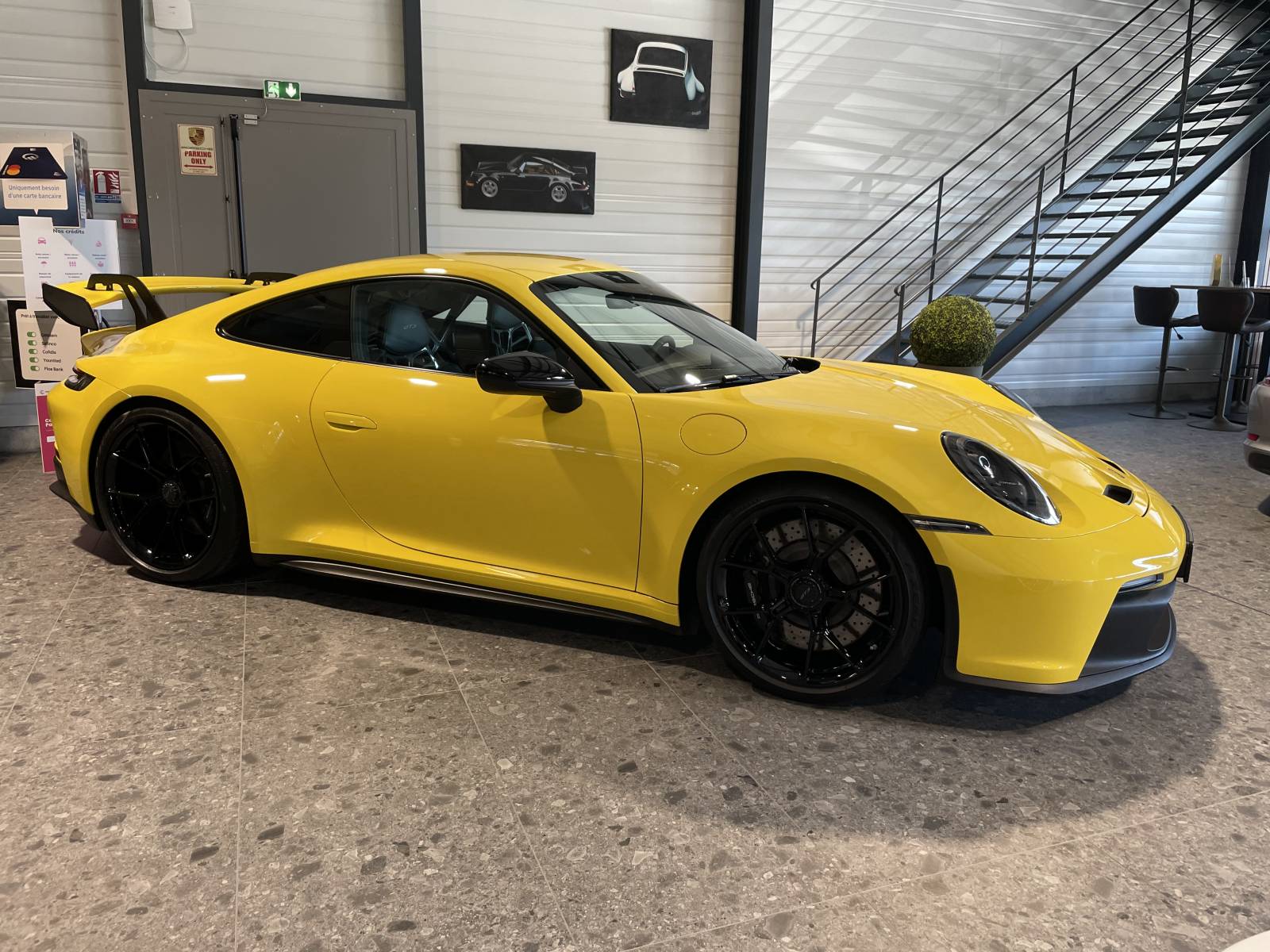 992 GT3 d'occasion à vendre : Un bolide allemand vous attend dans le Gard.