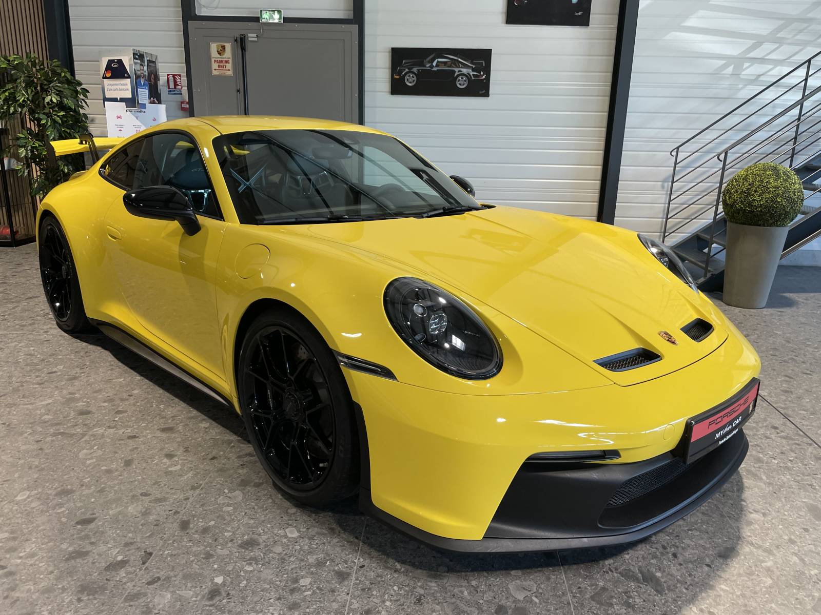 Porsche 992 GT3 : Sublimez vos routes du Gard au volant de cette légende.