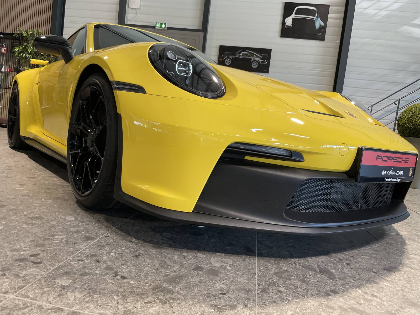 Moteur 4.0L atmosphérique : Une symphonie mécanique à chaque accélération.