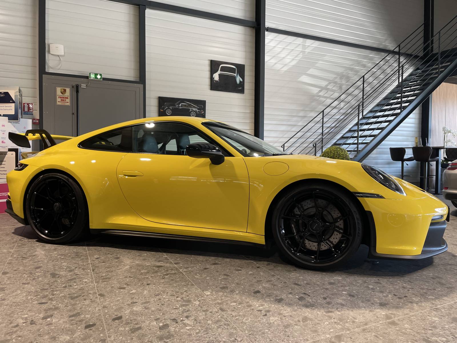 Châssis réglable : Adaptez votre 992 GT3 à votre style de conduite.