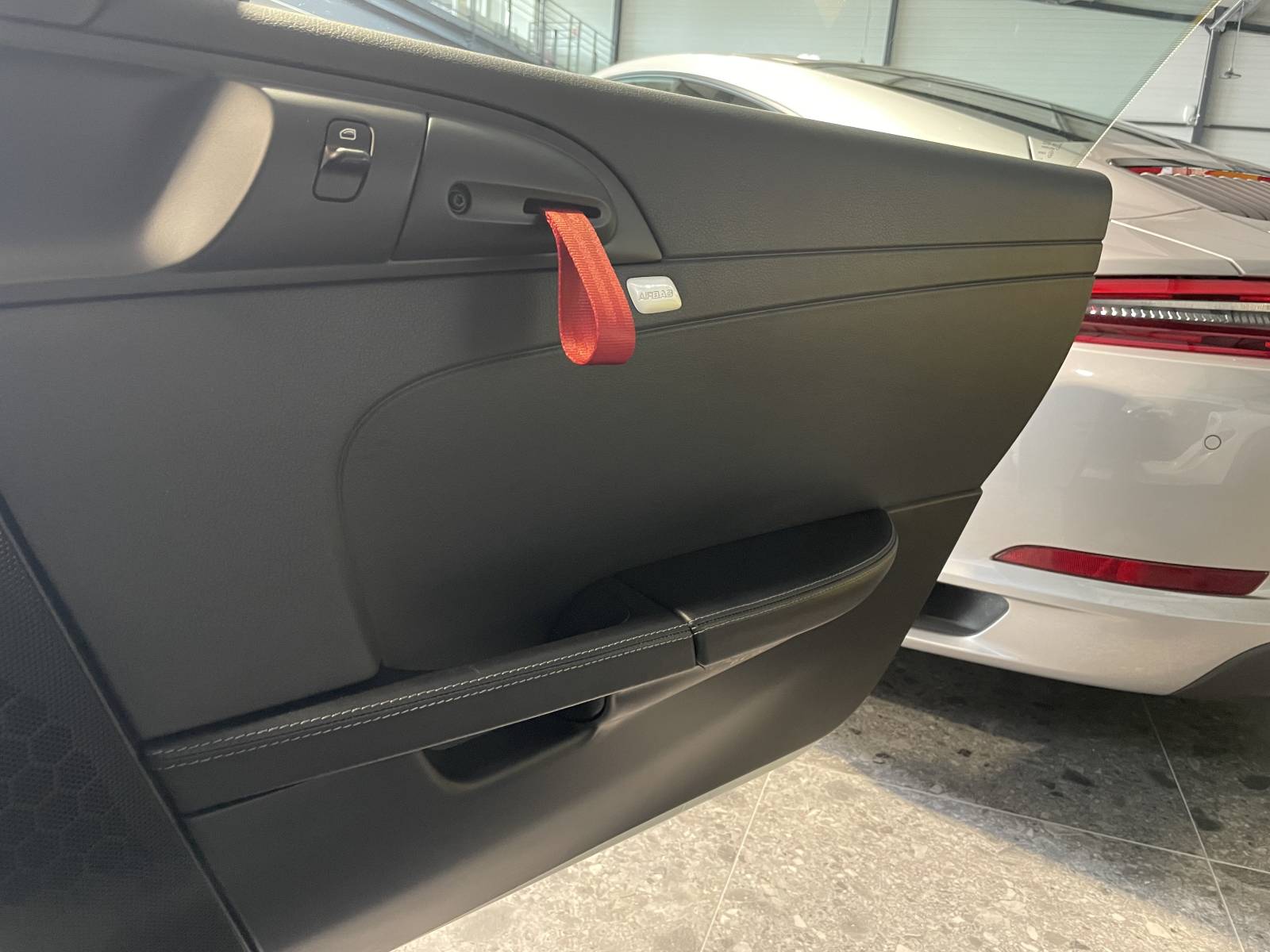 Porsche Cayman R 987 : Châssis sport, échappement sport, sensations fortes garanties