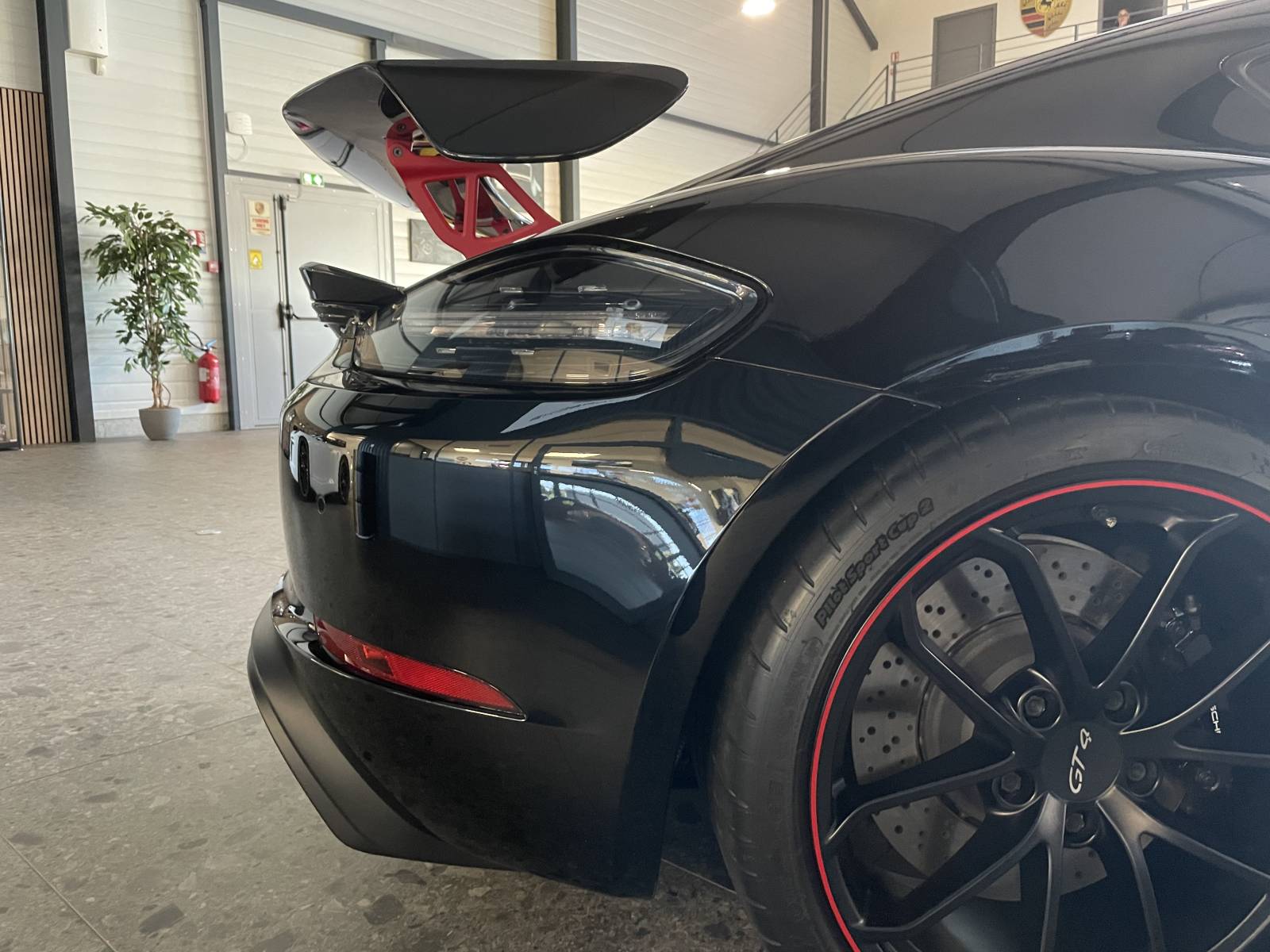 Superbe Porsche 718 GT4 d’occasion visible à Nîmes dans le Gard