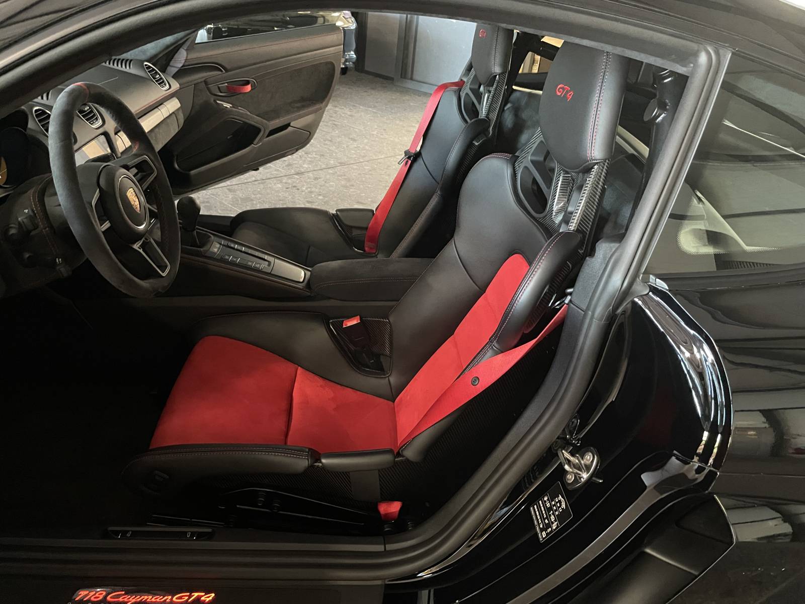 Intérieur cuir et Alcantara de la Porsche 718 Cayman GT4 Sport Cup Edition