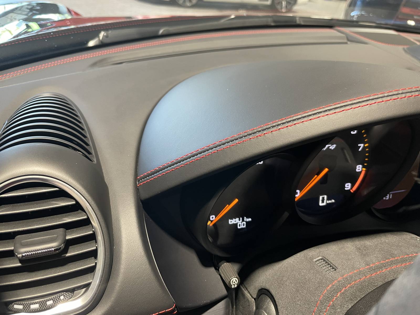 Design audacieux de la Porsche 718 Cayman GT4 Sport Cup Edition